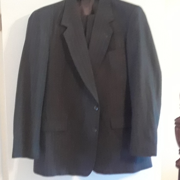Suit - Picture 2 of 3
